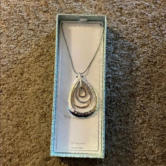 Scroll & Vine Layered Teardrop Necklace new - Picture 4 of 4